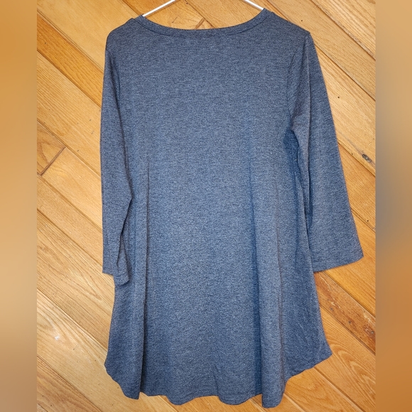 Jamby Styles solid dark gray large quarter length sleeve casual blouse - Picture 2 of 11